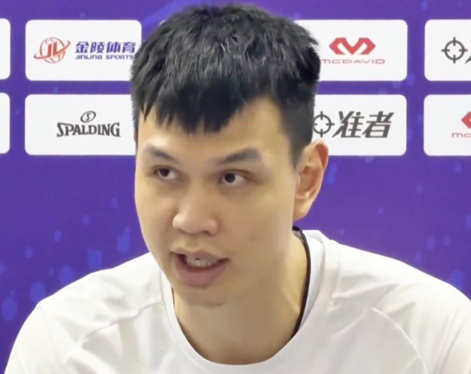 乐鱼体育-许钟豪炮轰队内外援：来到中国不要嚣张，我们不是来伺候你的