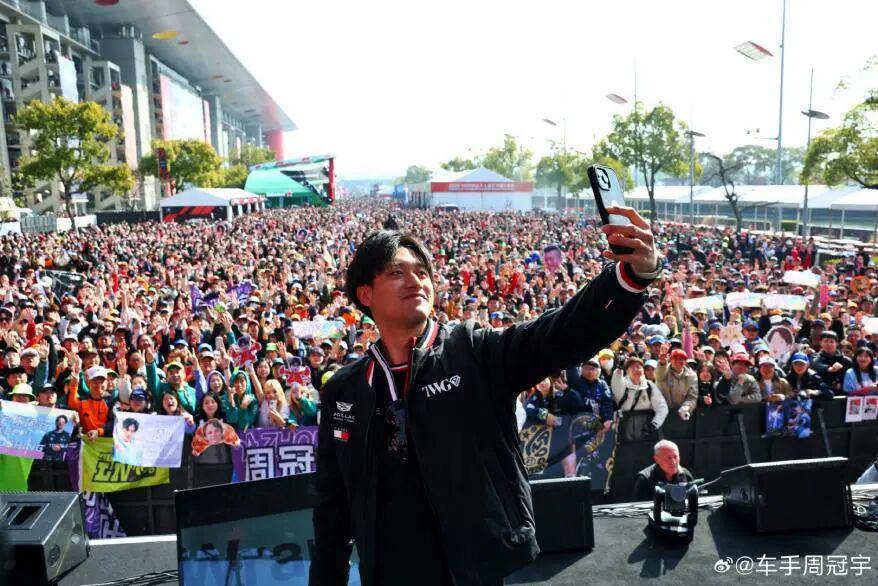 乐鱼体育官方网站-《一级方程式：疾速争胜》：用影像语言重写一项运动